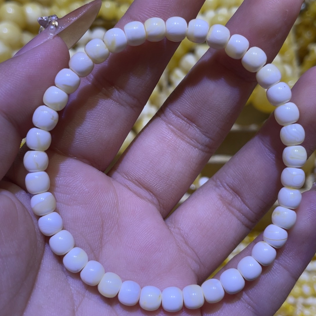 手绳琥珀未镶嵌5.5m