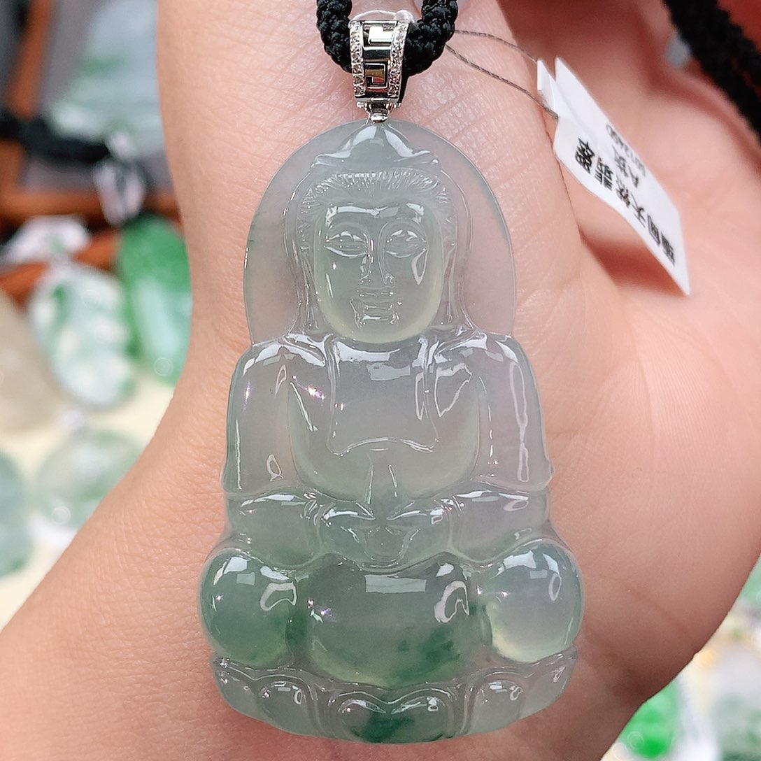颈饰18K金镶嵌翡翠观音