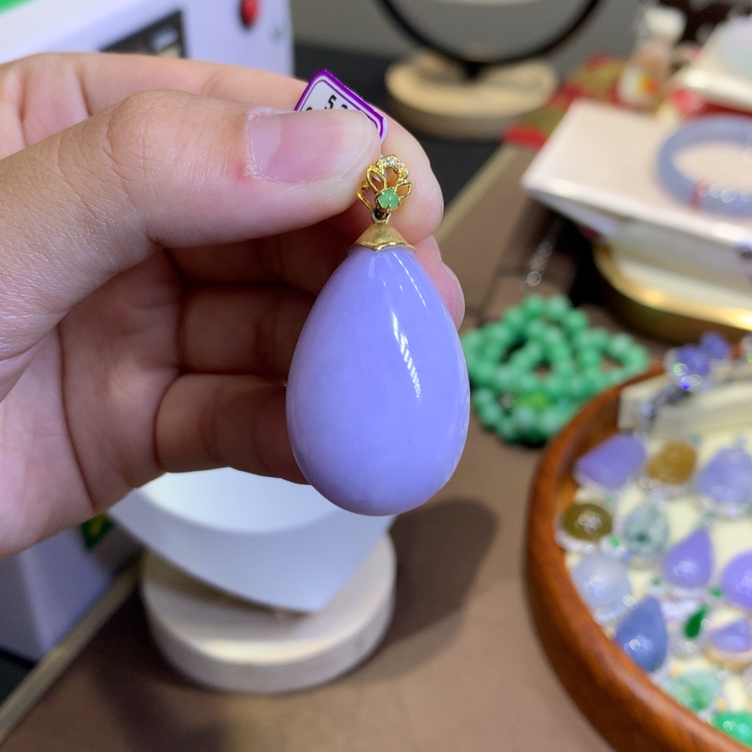 翡翠18K金镶嵌颈饰翡翠