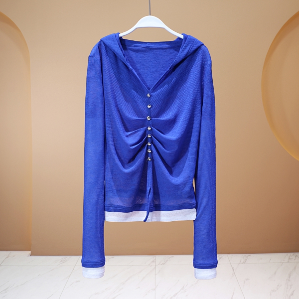 【程二女装】欧货设计师高宝蓝色拼接抽褶连帽打底衫7996