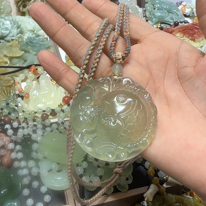 蛇纹石玉未镶嵌吊坠