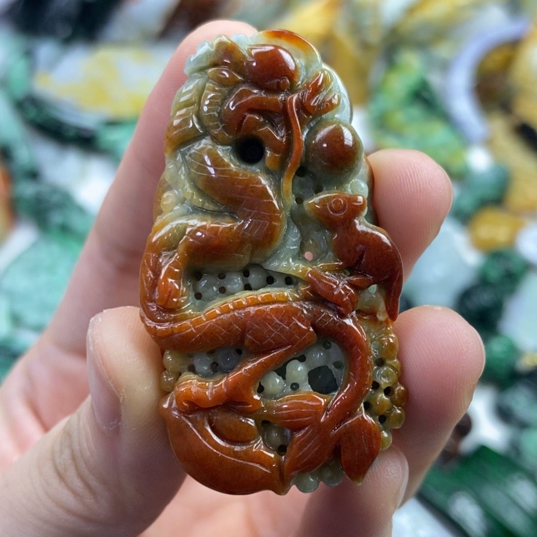 翡翠未镶嵌颈饰閒**茶