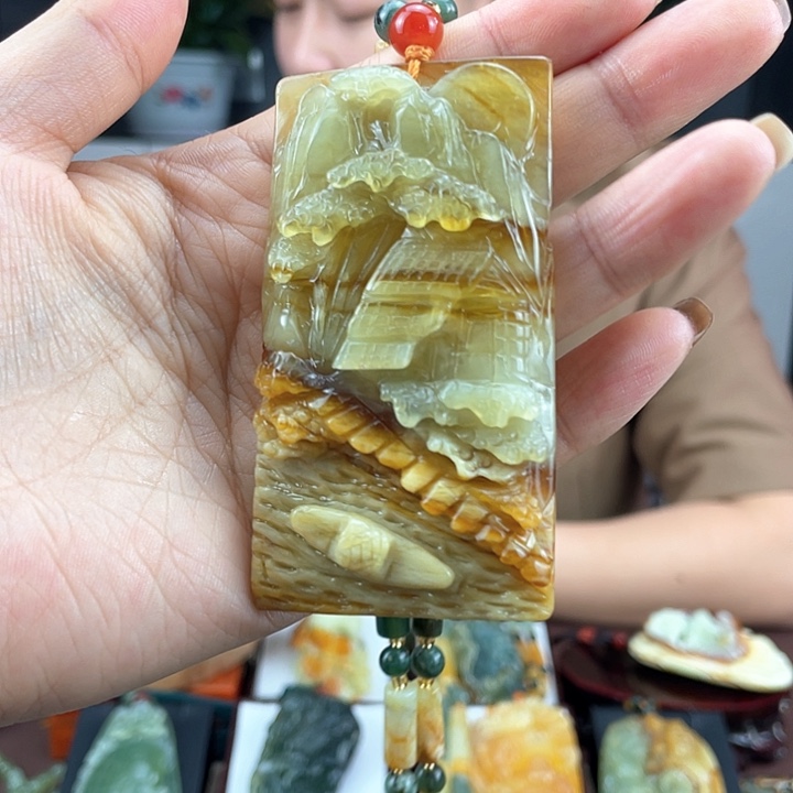 蛇纹石玉颈饰未镶嵌