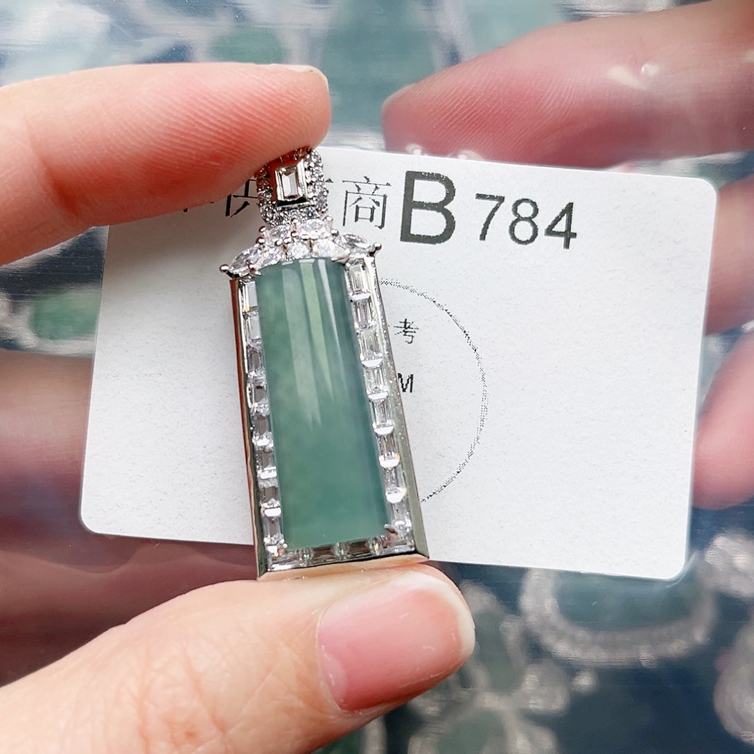 翡翠颈饰未镶嵌翡翠784