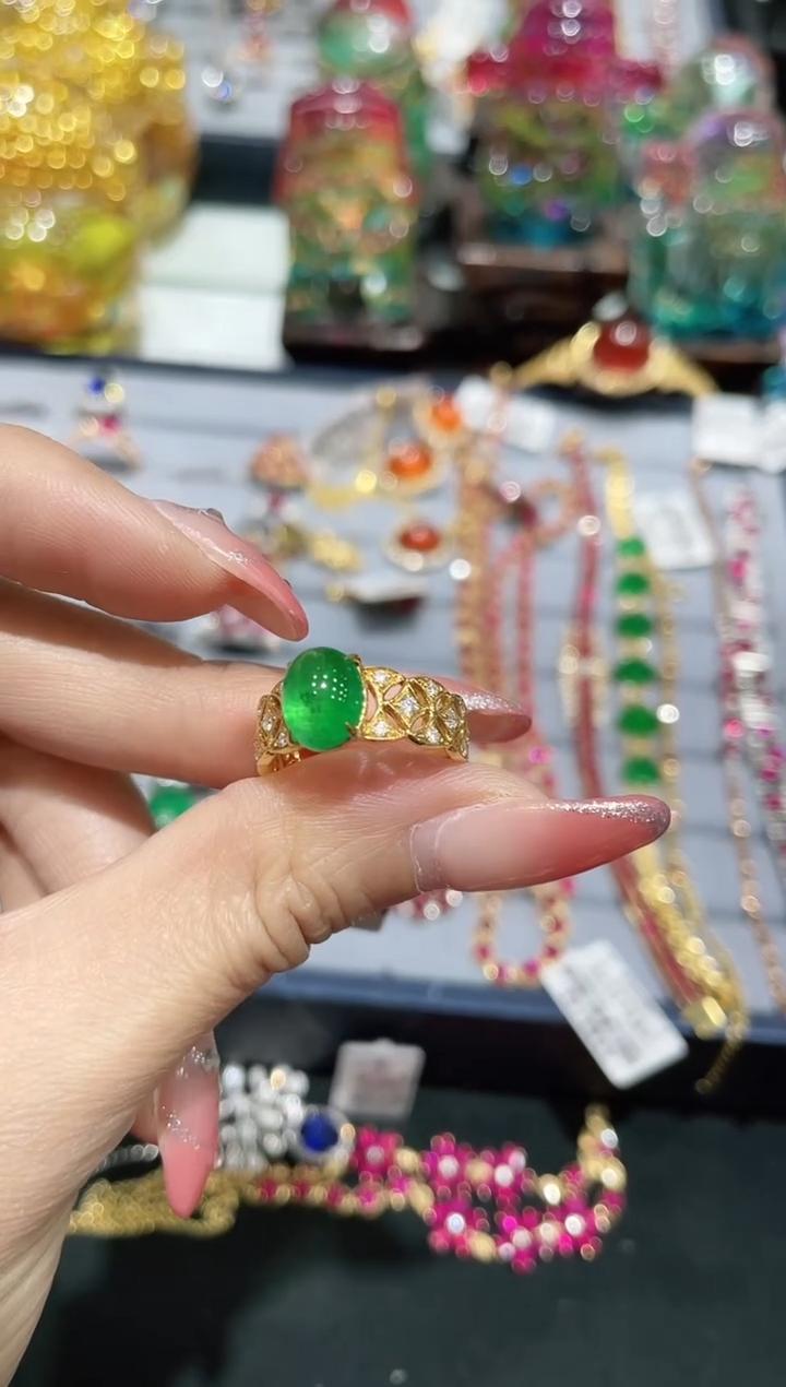 18K金镶嵌天然祖母绿戒指 蛋面