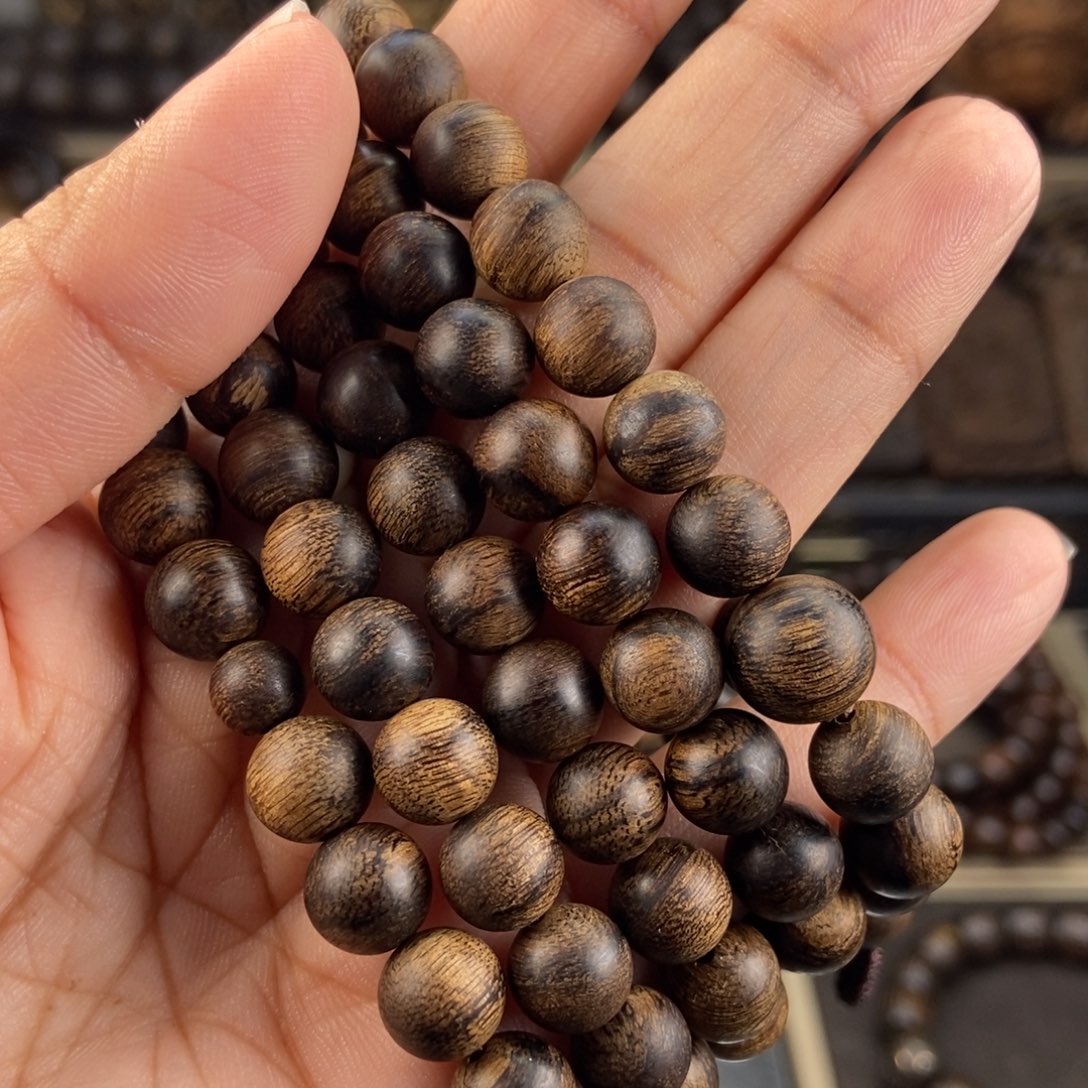 沉香手串G****O越南芽庄留疤玉化白棋楠