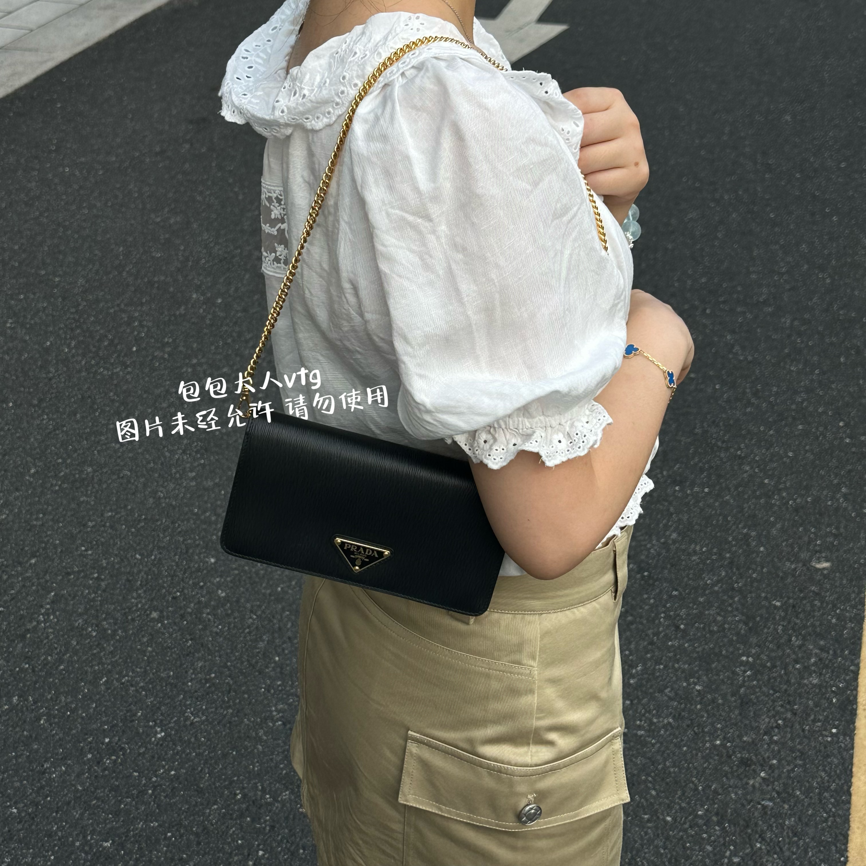 95新 Prada/普拉达 黑金水波纹woc单肩包