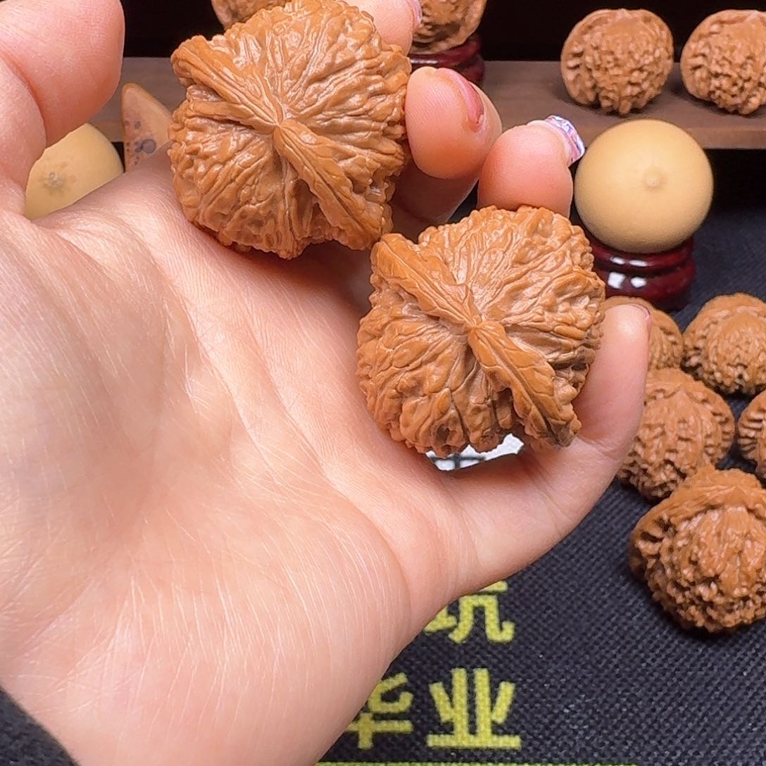 文玩核桃吊坠41球白