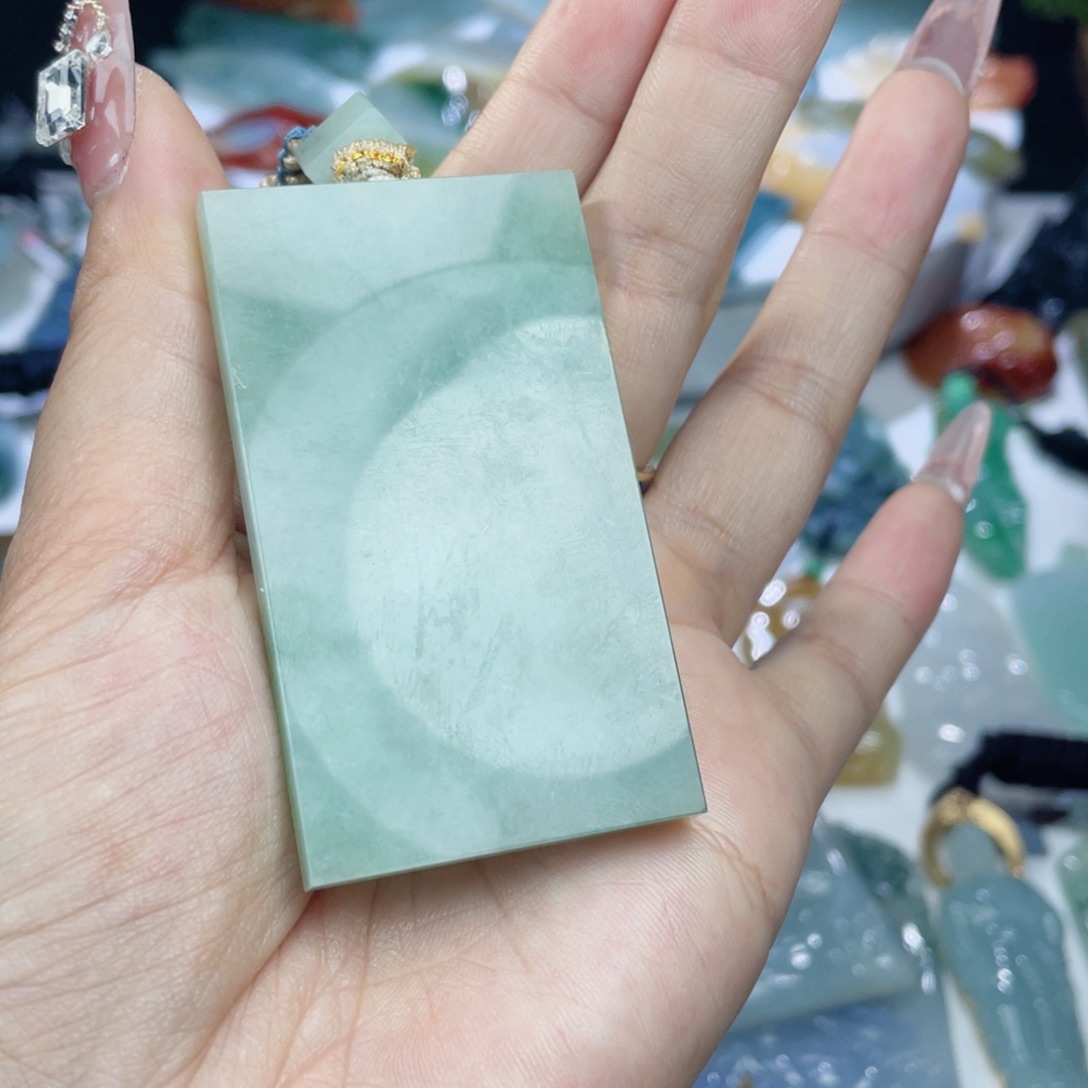 翡翠未镶嵌颈饰33333343