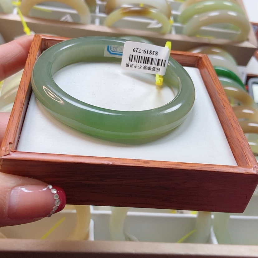 【闪购商品】和田玉手镯未镶嵌61