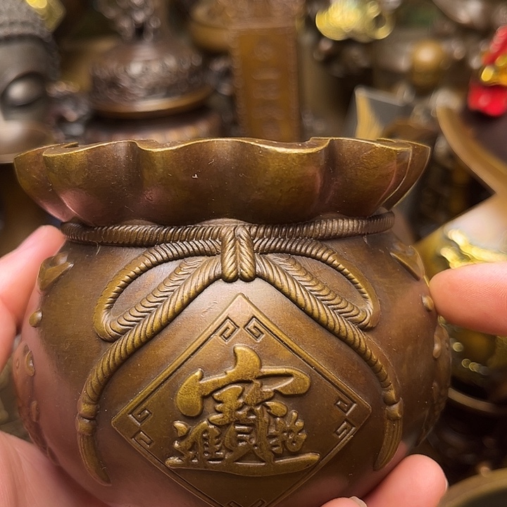 精美铜器批发档口
