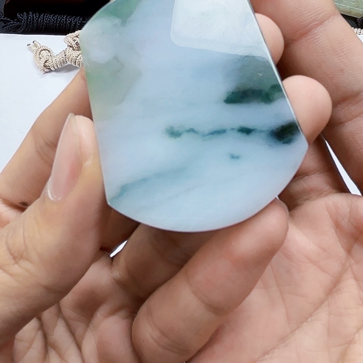 秦***岛翡翠未镶嵌颈饰天然翡翠直播闪购