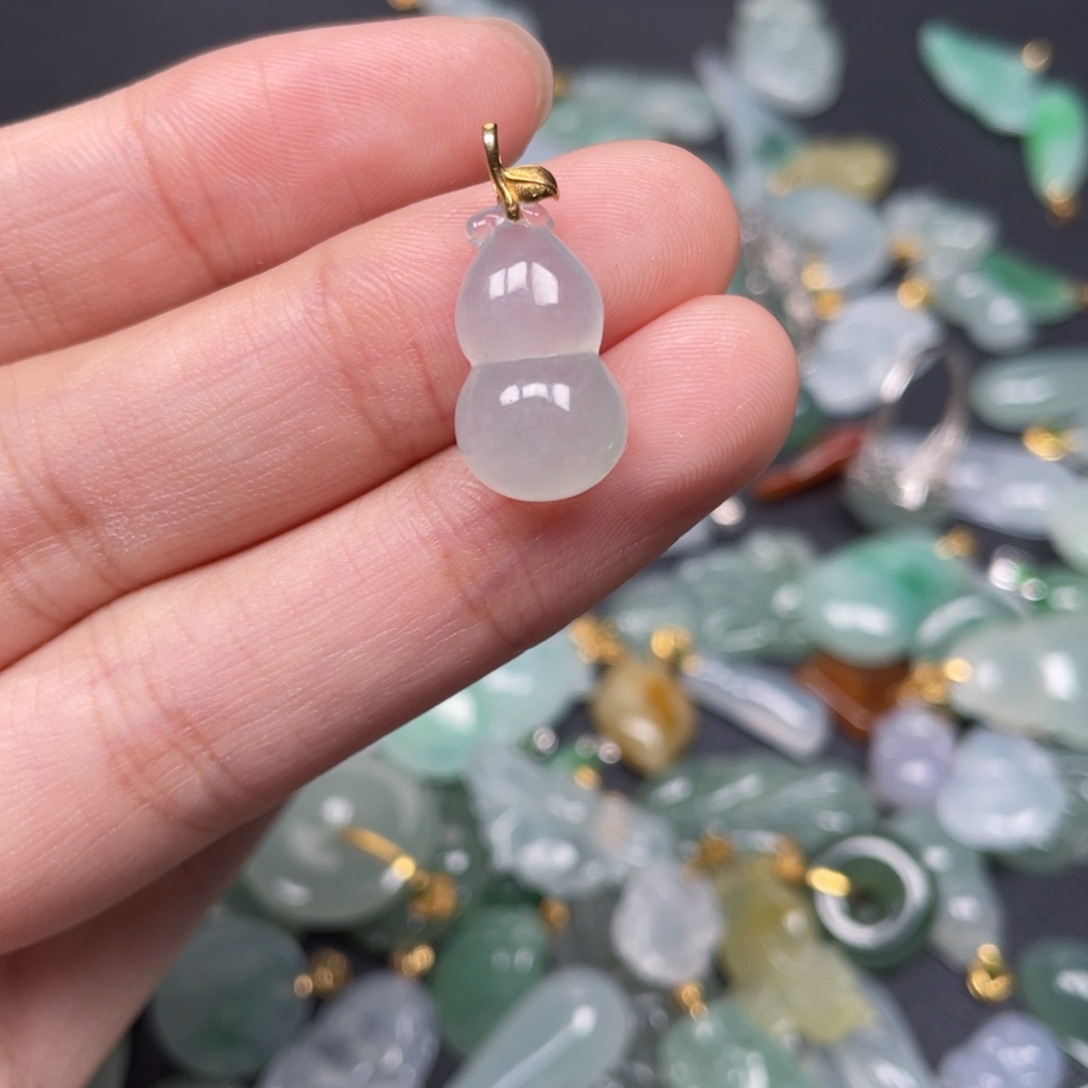 翡翠颈饰18K金镶嵌翡翠