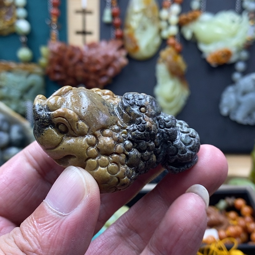 【闪购商品】透闪石质玉把件未镶嵌