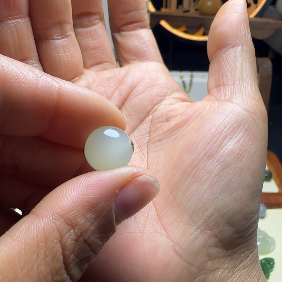 颜***和田玉未镶嵌颈饰