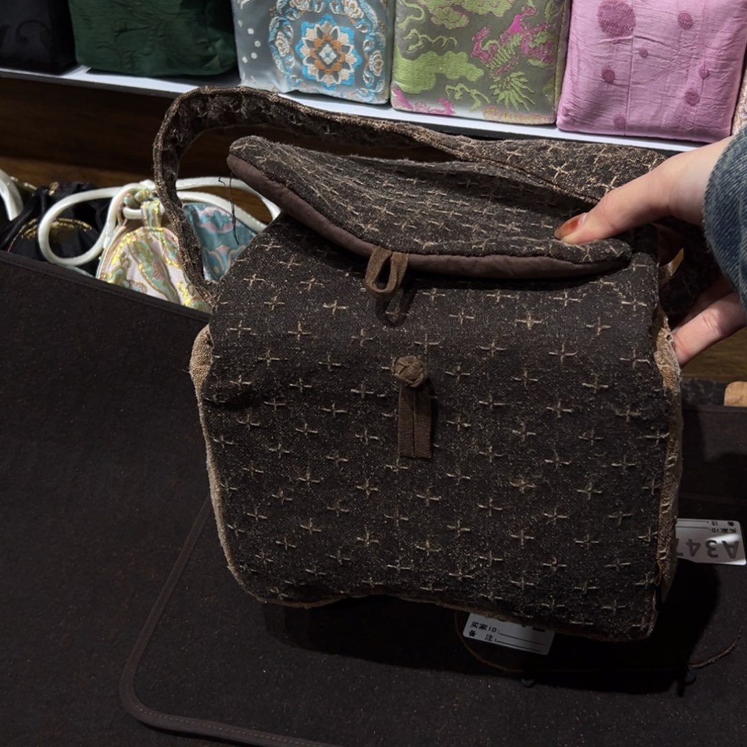 摆件陶瓷。    陶瓷。