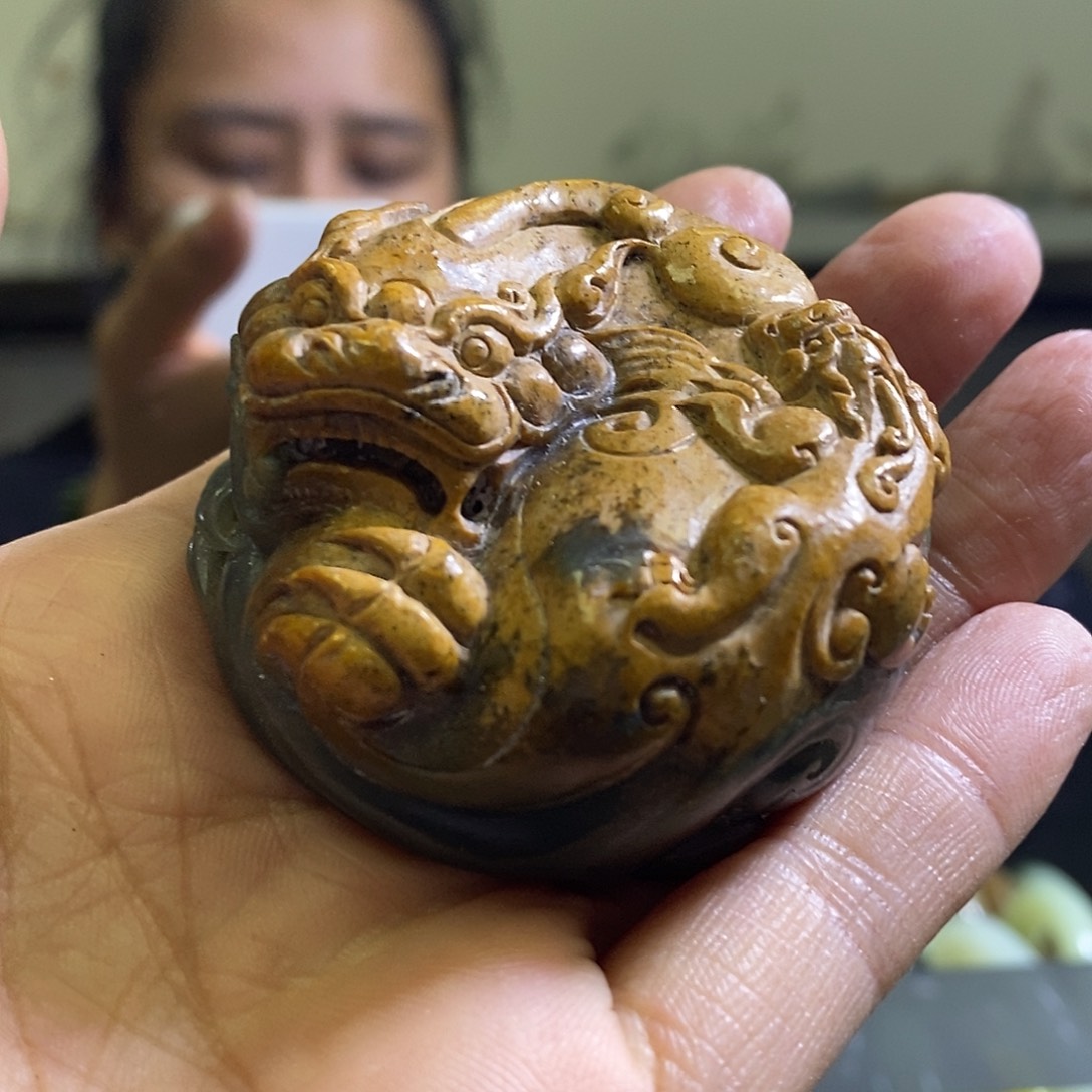 和田玉未镶嵌把件