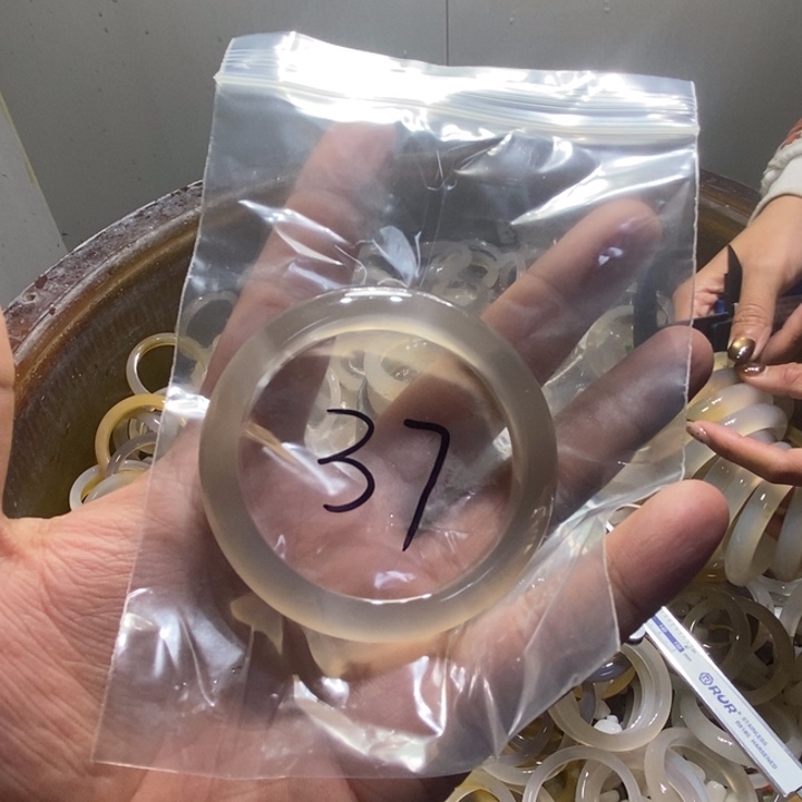 小****玛瑙/玉髓未镶嵌手镯37号