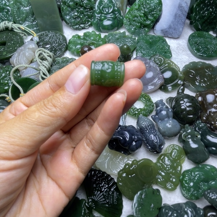 遗***忘和田玉未镶嵌颈饰