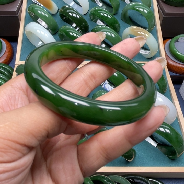 和田玉（碧玉）未镶嵌手镯