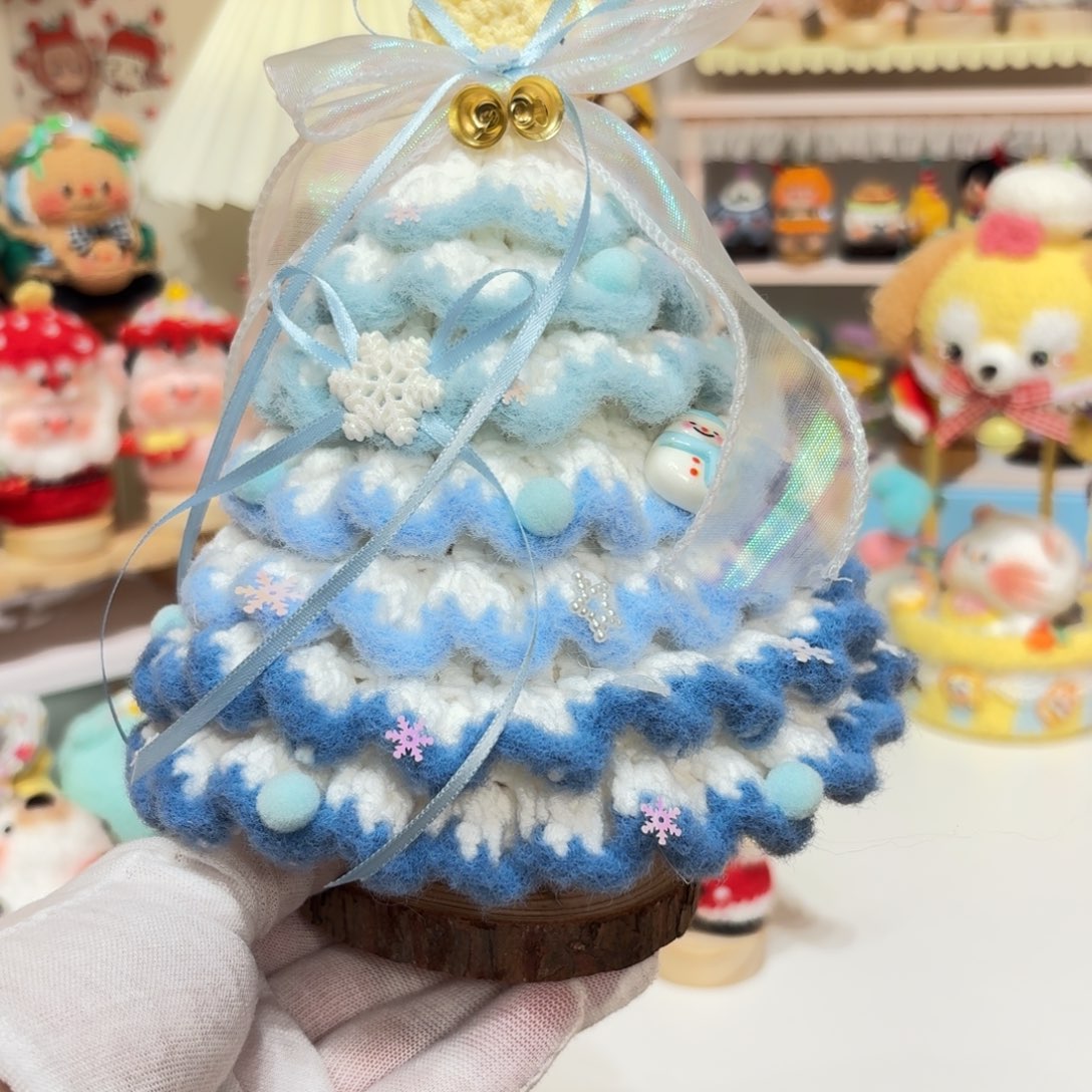 针织品圣诞树一个v