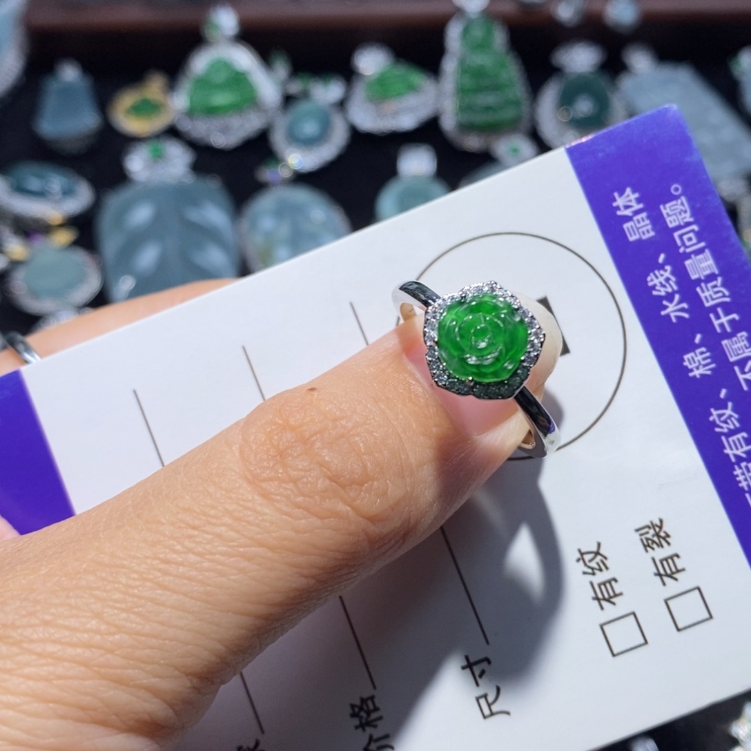 k***8翡翠未镶嵌颈饰翡翠