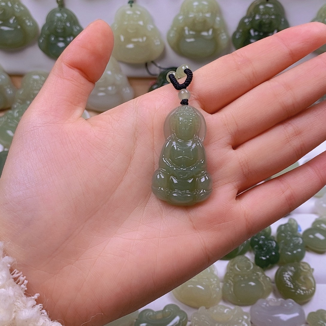 咿***1和田玉未镶嵌颈饰