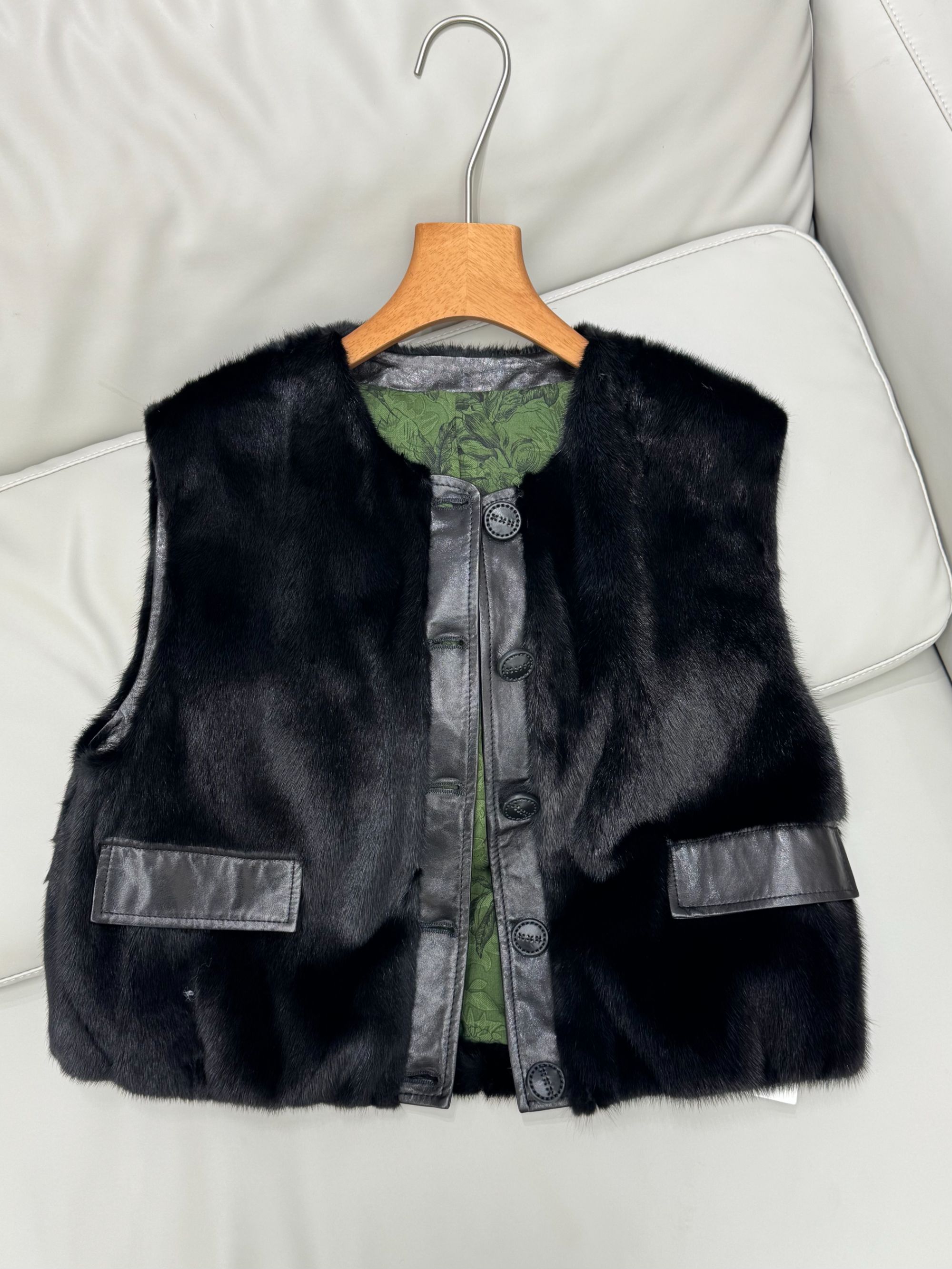  （小雨推荐95166）极简风冬季水貂马甲皮毛一体休闲百搭拼接