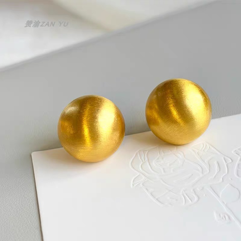 镀K金色磨砂拉丝半球耳钉