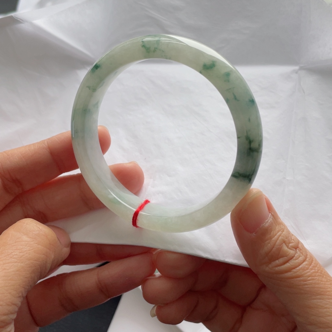 翡翠手镯未镶嵌翡翠手镯