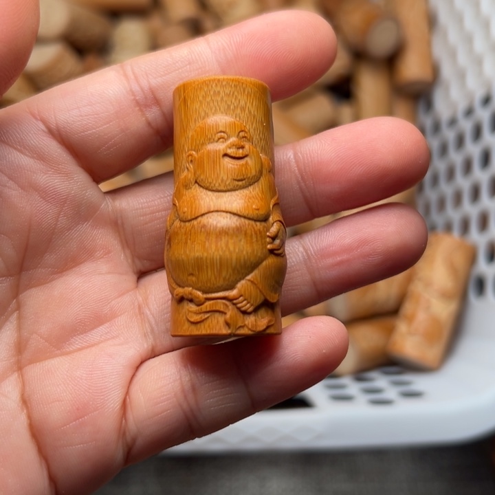 实心竹雕刻手把件