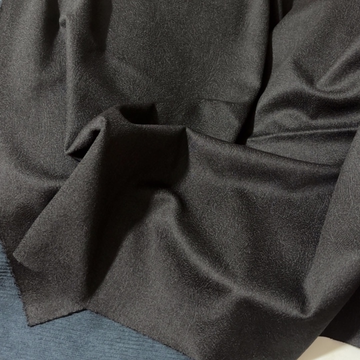 混纺黑色提花四面弹1米。 