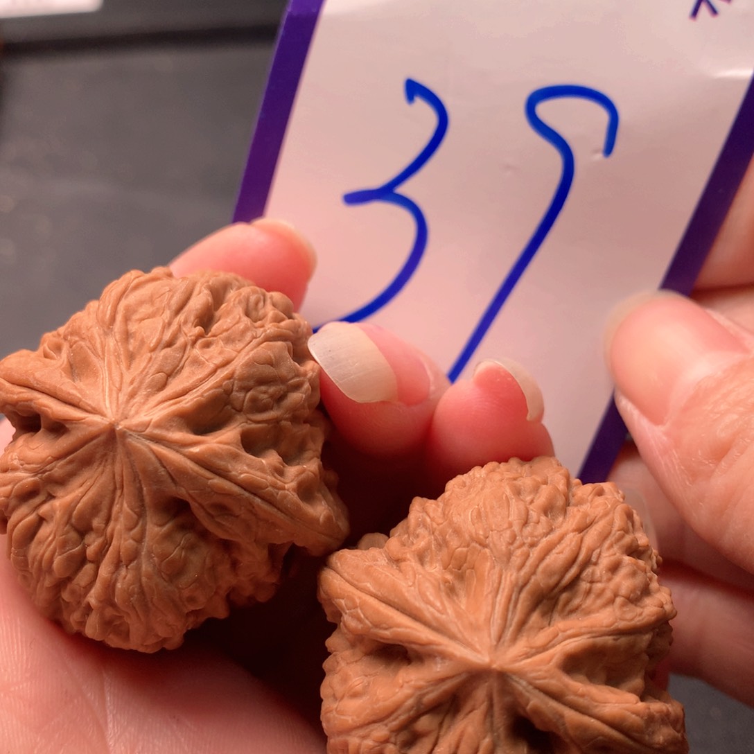 文玩核桃吊坠凹的