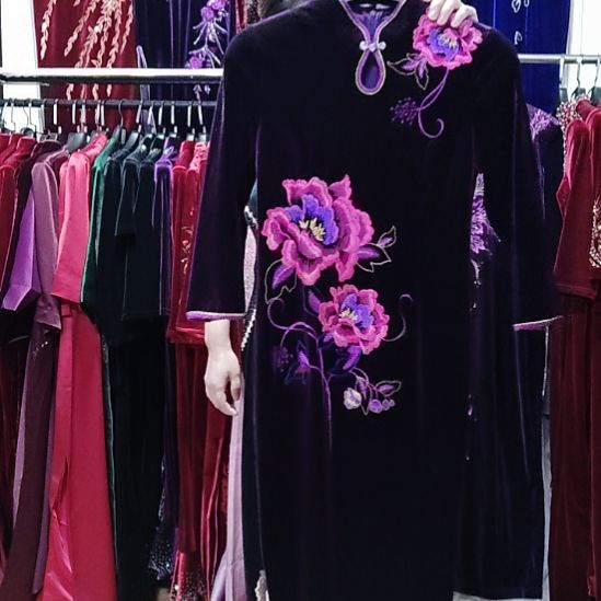 紫色金丝绒刺绣长款旗袍l码95-110斤以内