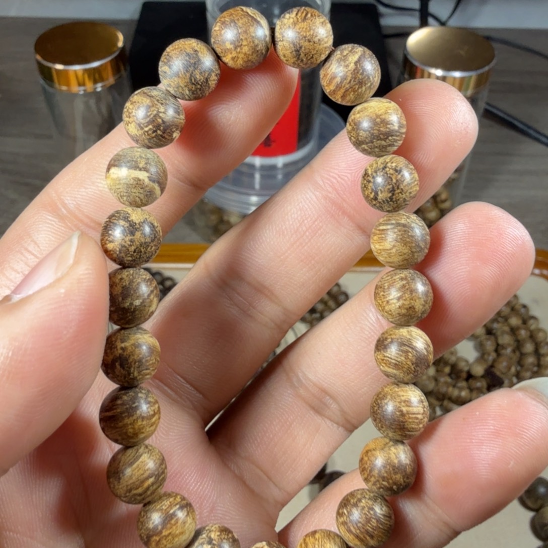 沉香沉香碎屑正区马泥涝老料沉水，08/23，7.6克