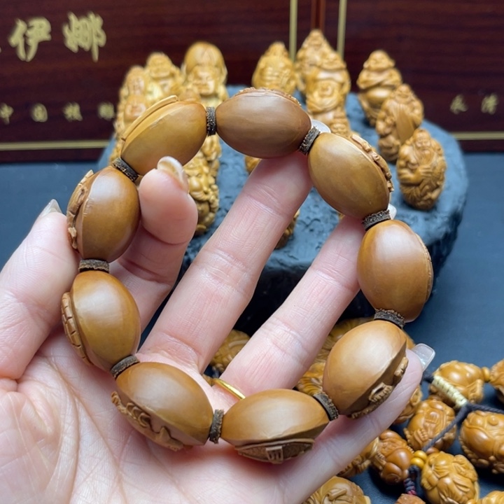 绿****橄榄核吊坠四象八卦