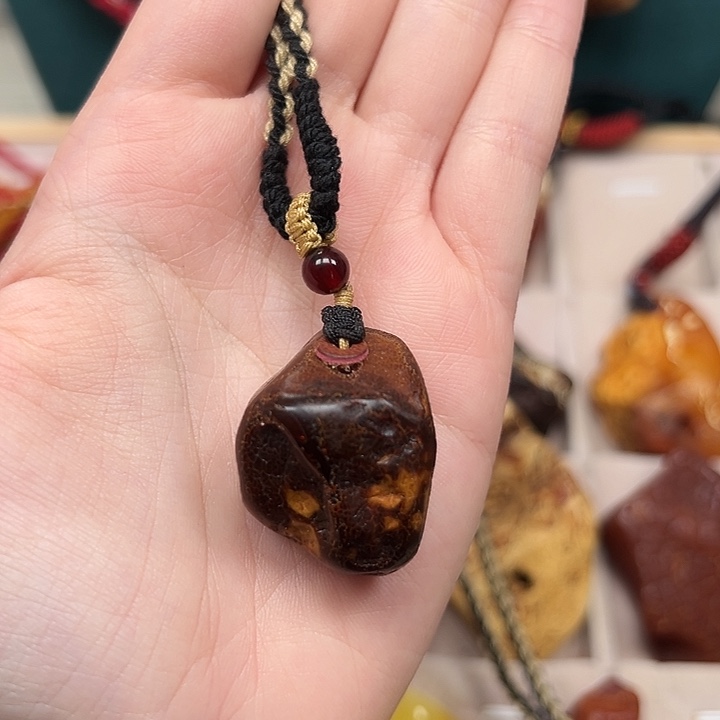 琥珀珠宝奇石未镶嵌