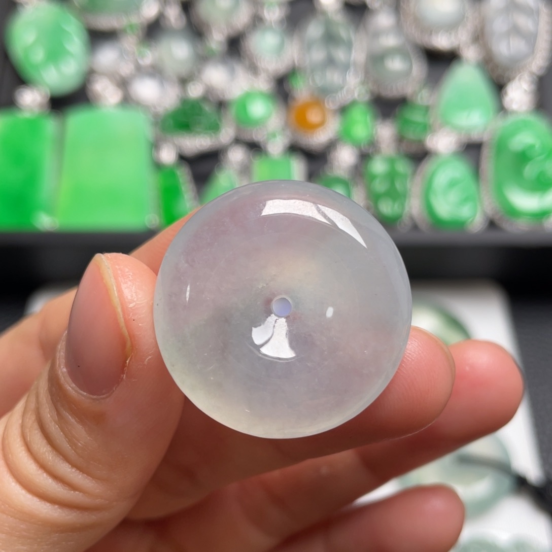 翡翠颈饰未镶嵌平安扣