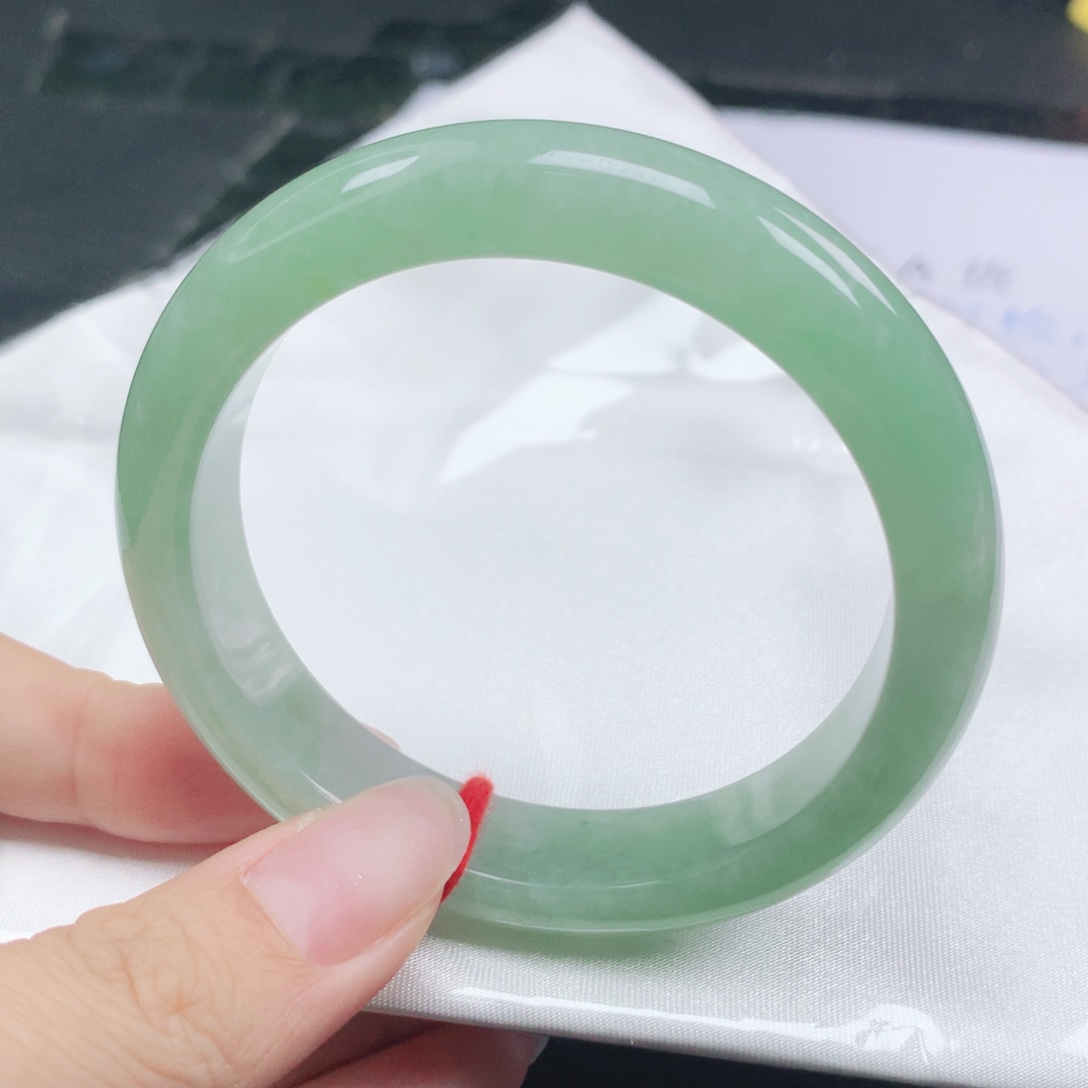 翡翠未镶嵌手镯翡翠55.7果绿正圈