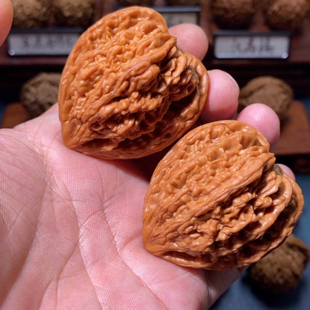 文玩核桃吊坠虎头王