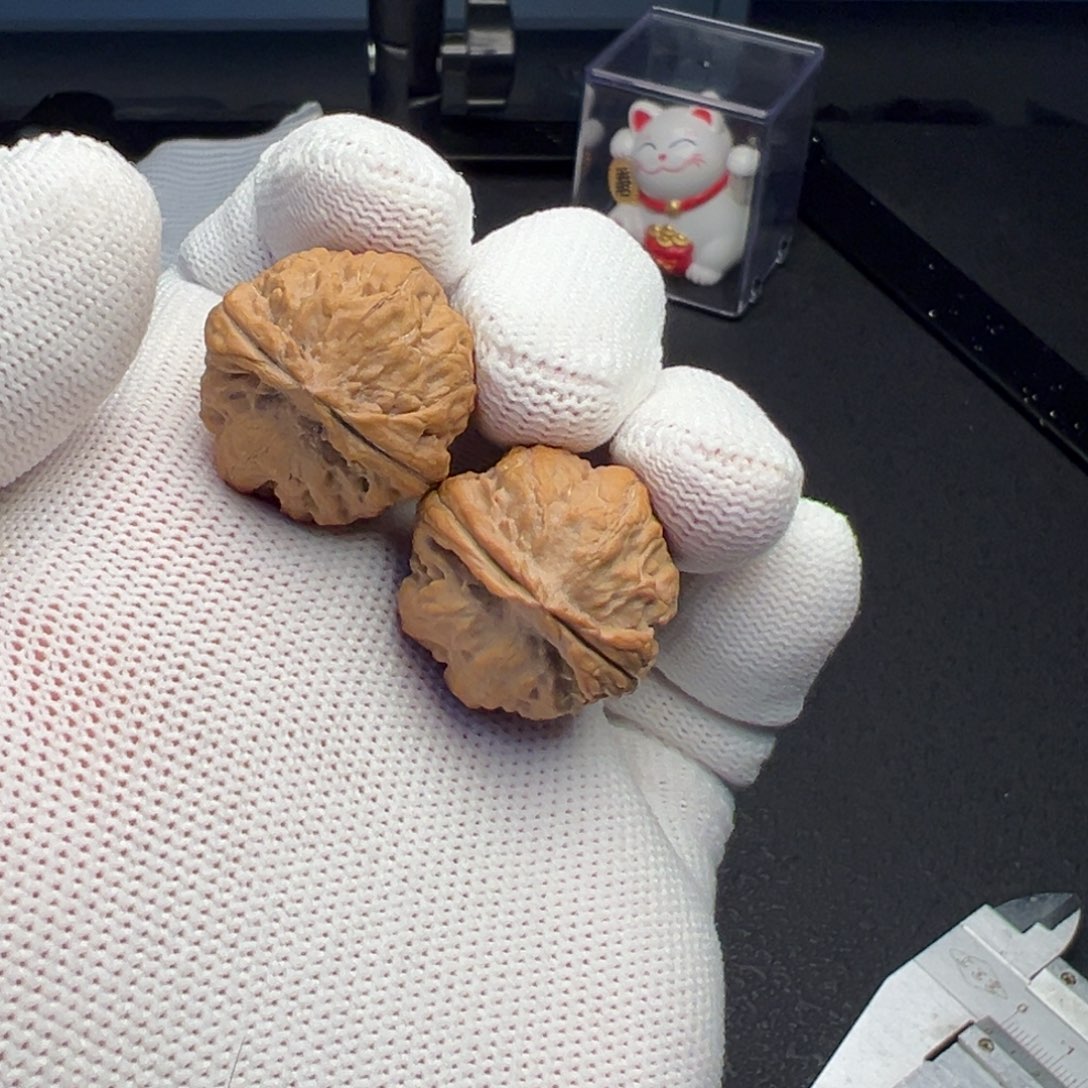 文玩核桃把件粗筋小八棱