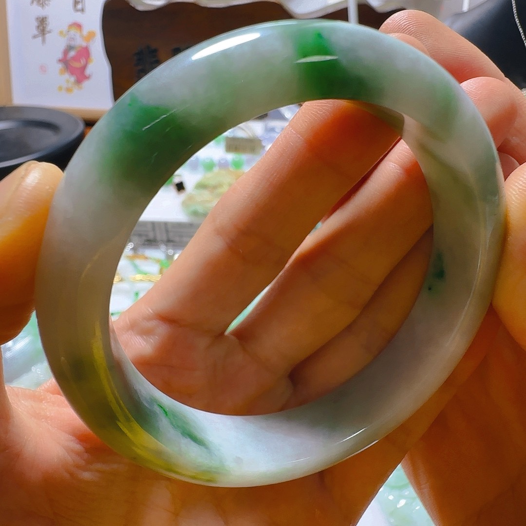 艾***粒翡翠未镶嵌手镯翡翠350