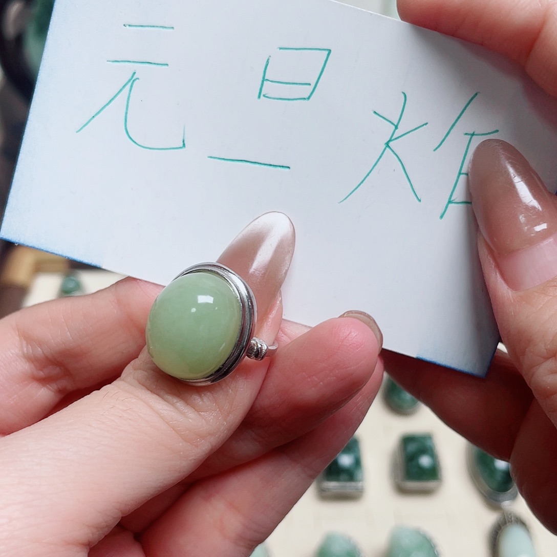 ：***点岫岩老玉（透闪石质玉）银S925镶嵌戒指