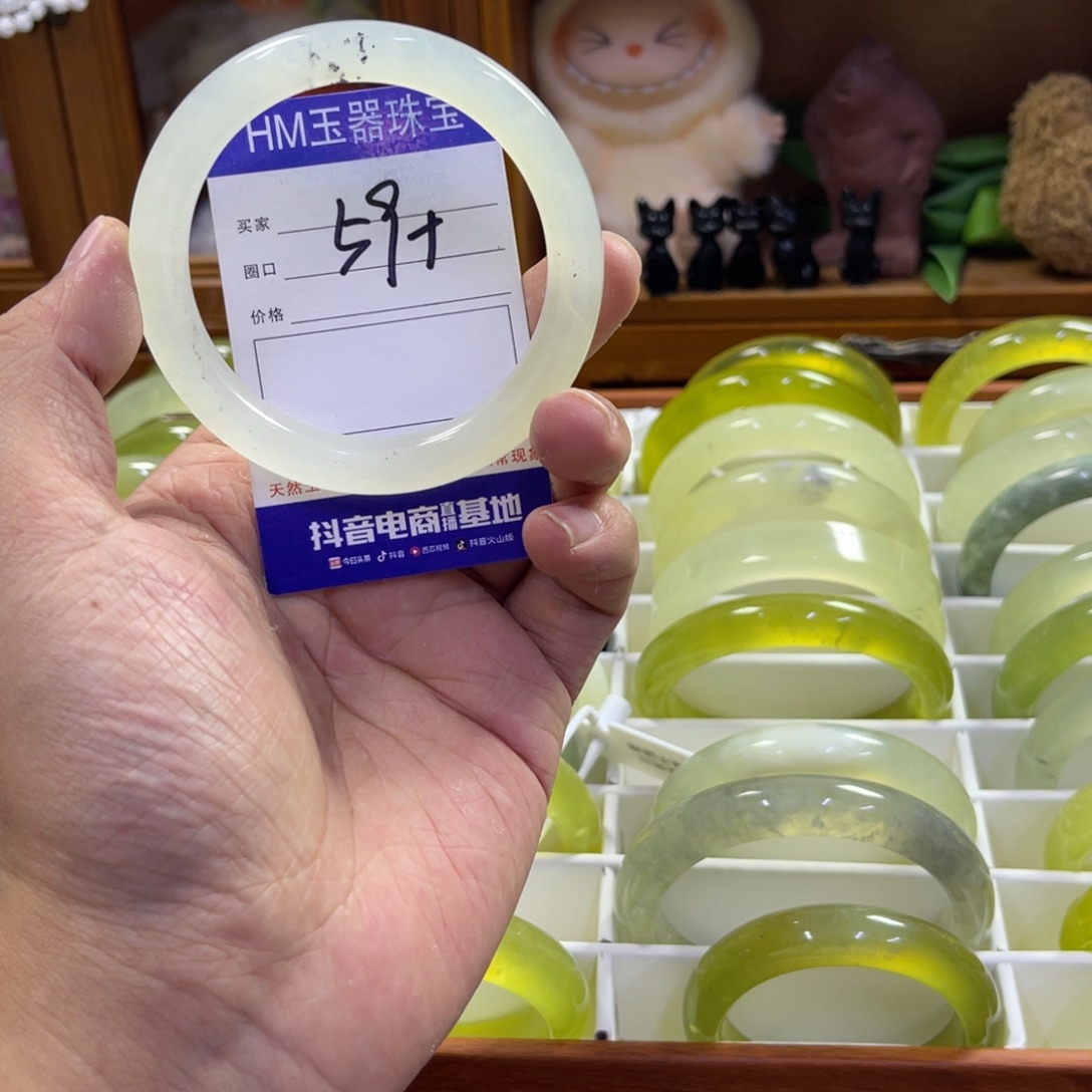 蛇纹石玉未镶嵌手镯380