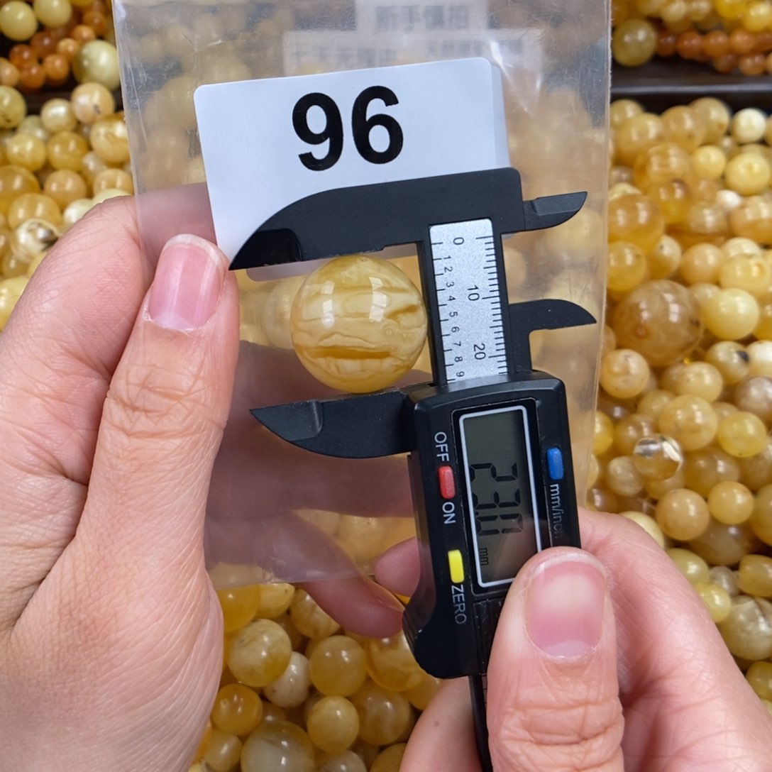 未镶嵌琥珀珠宝奇石