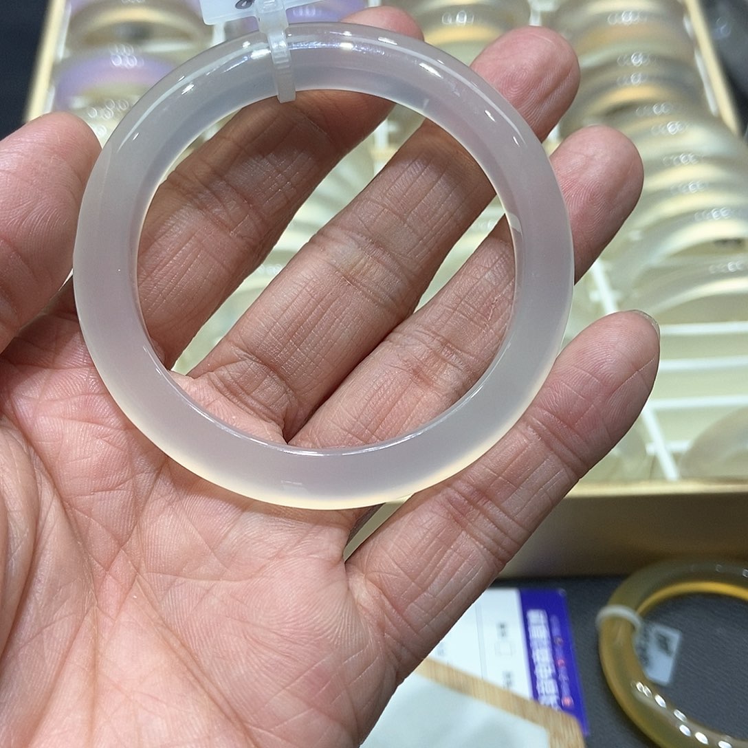玛瑙/玉髓手镯未镶嵌沈**?014