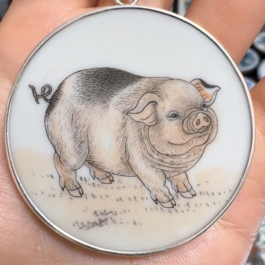 1***3瓷片粉彩纯银猪挂件