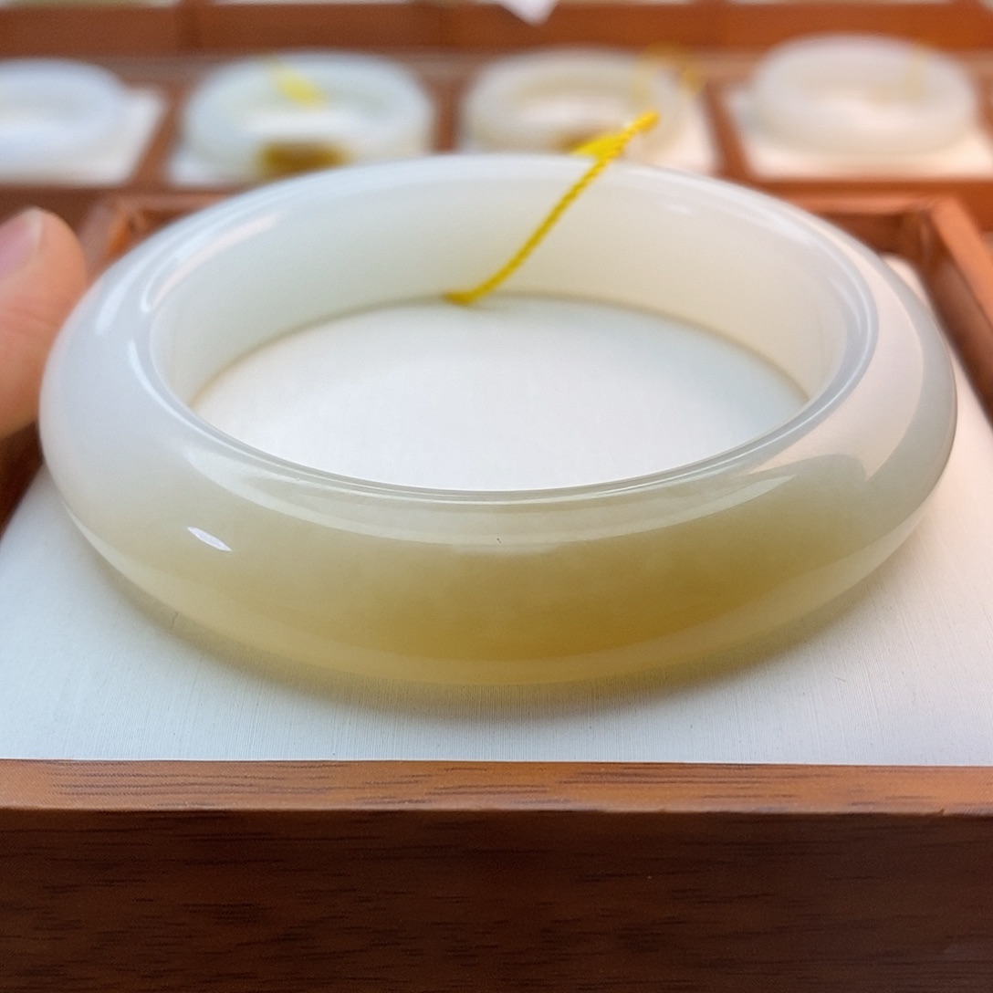 和田玉（糖玉）未镶嵌手链