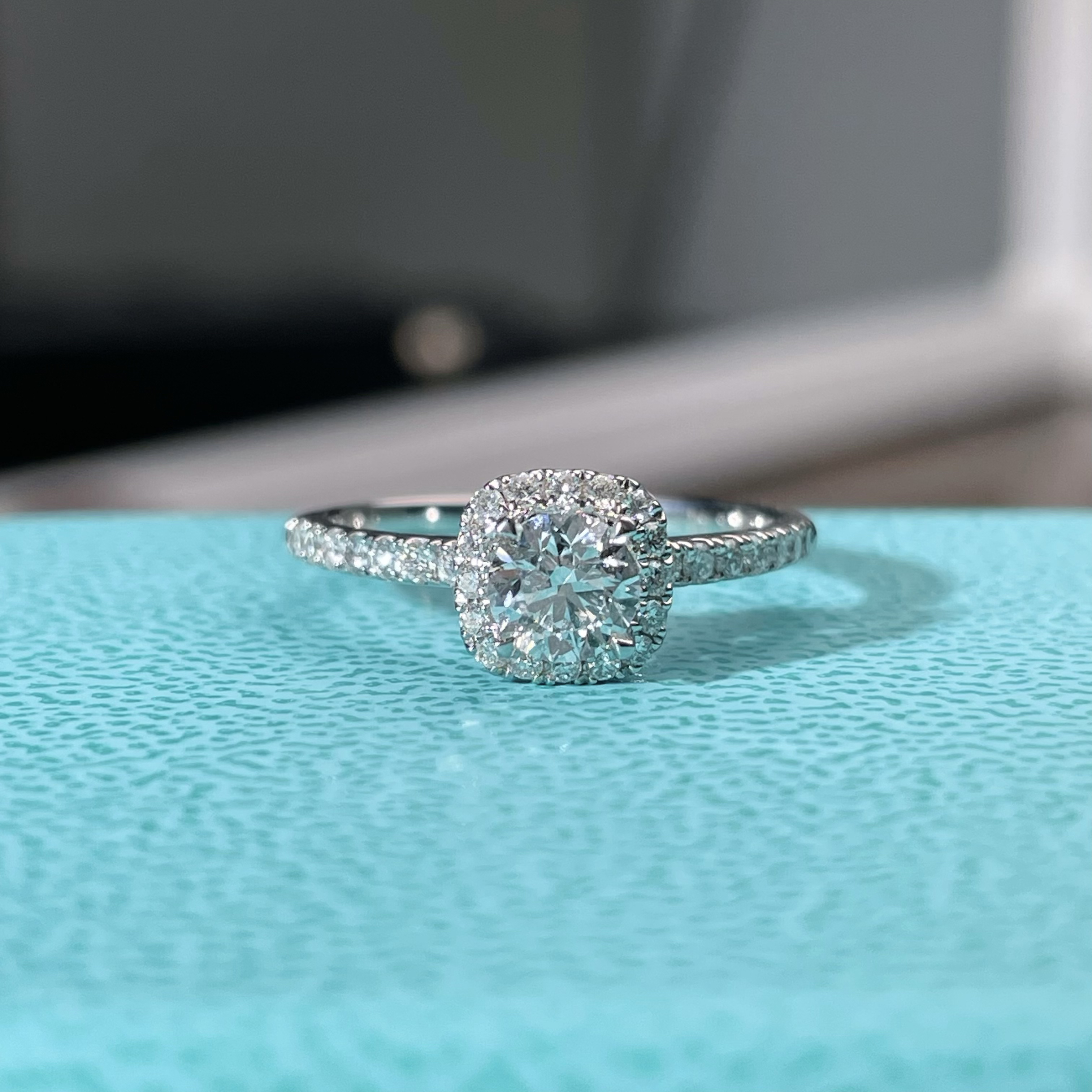 18K金主钻51分方包围镶副钻29.5分净度SI颜色FG 14#