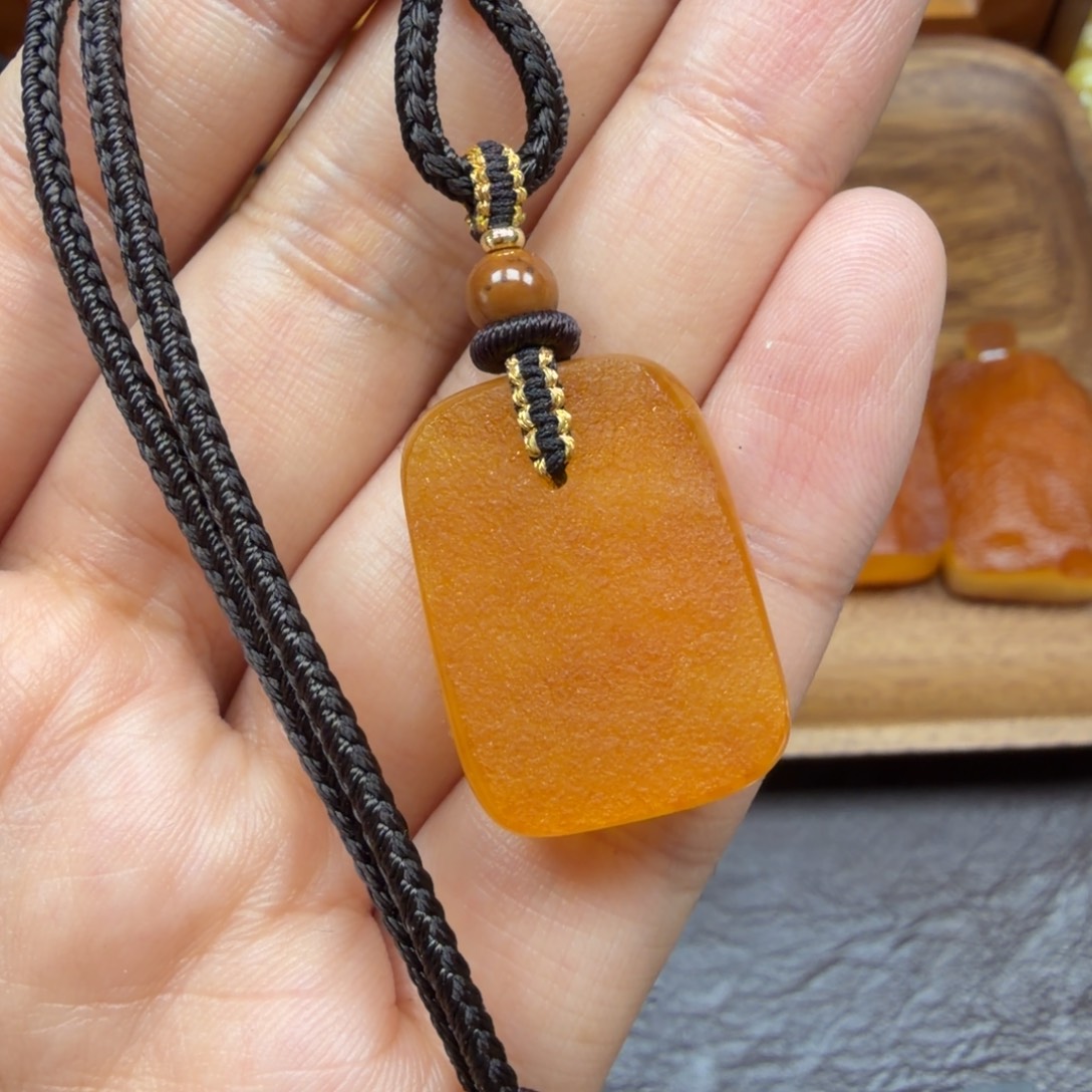 琥珀未镶嵌吊坠(赠链)